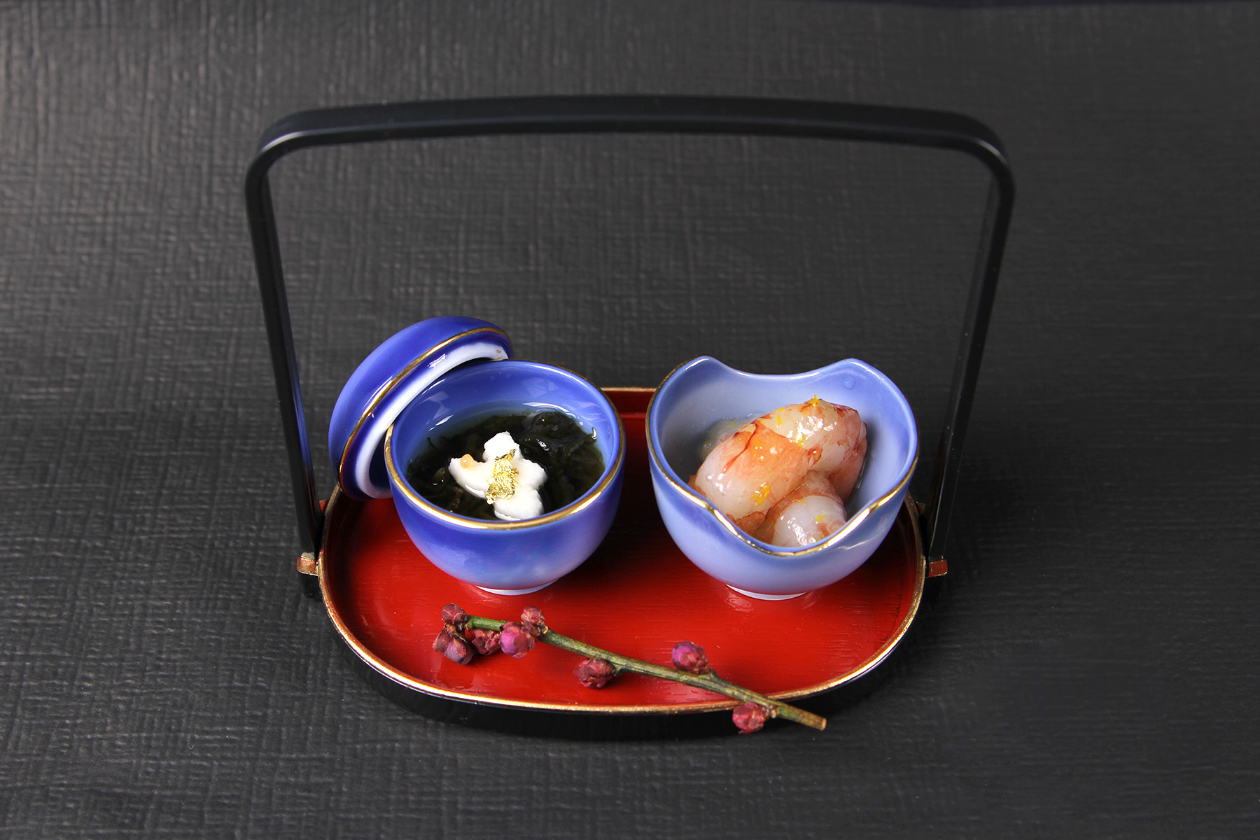 陶器・漆器や小物にこだわった料理